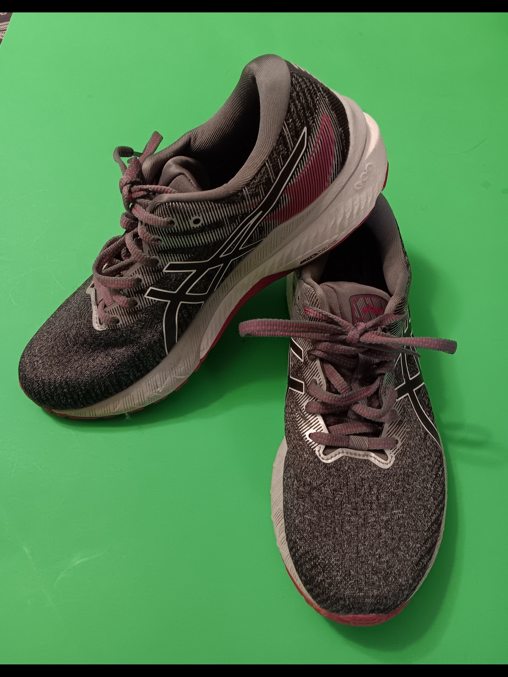 ASICS GT-2000 10 Gray Running Shoes/ Sneakers (1012B045)Preowned Women's Sz 8.5